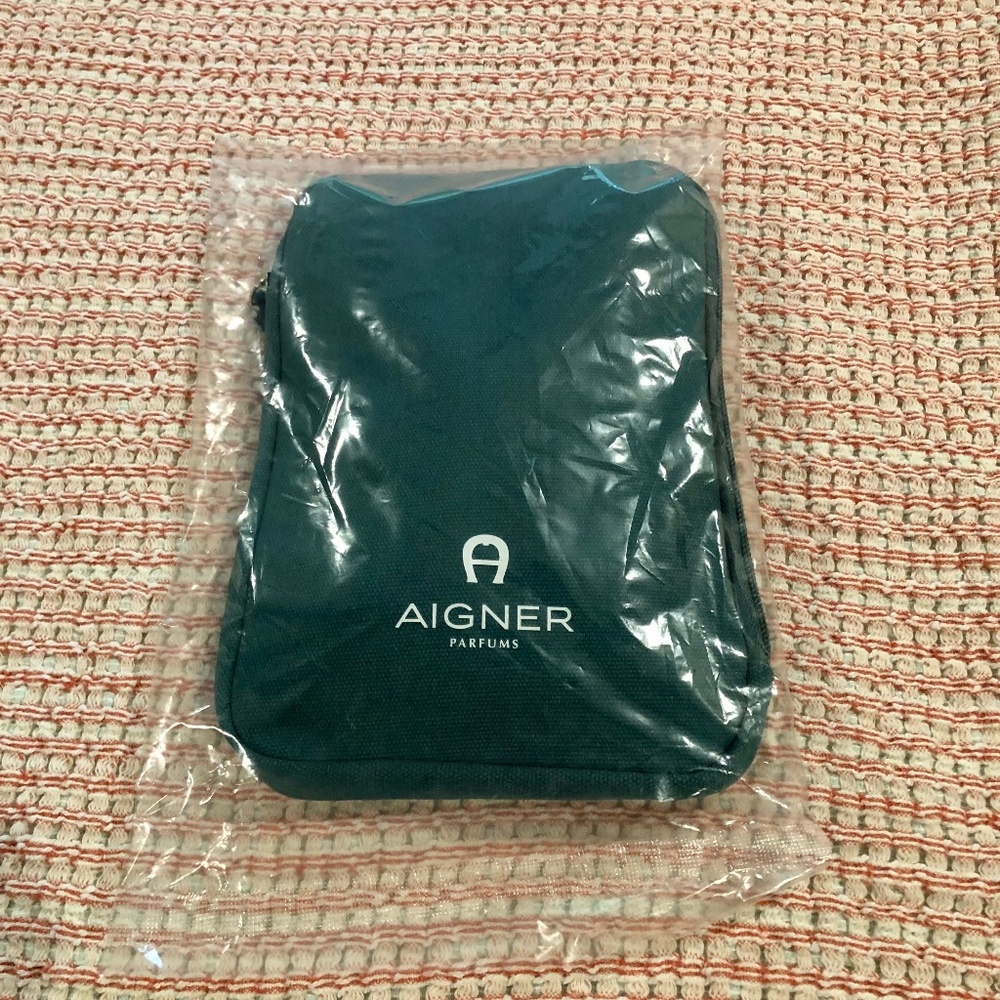 Asiana Airlines Business class amenity kit by Aigner NIB